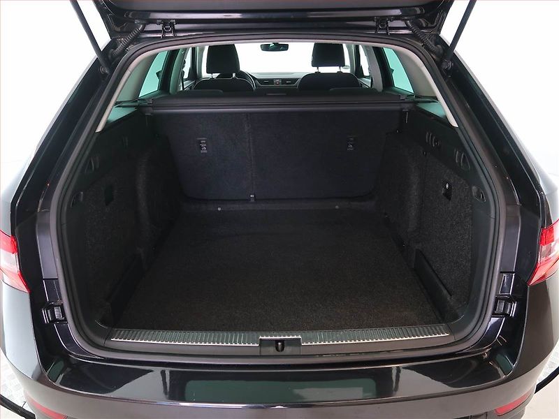 Škoda Superb (2017) 1.4 TSI, Tempomat - fotka 13 z 19