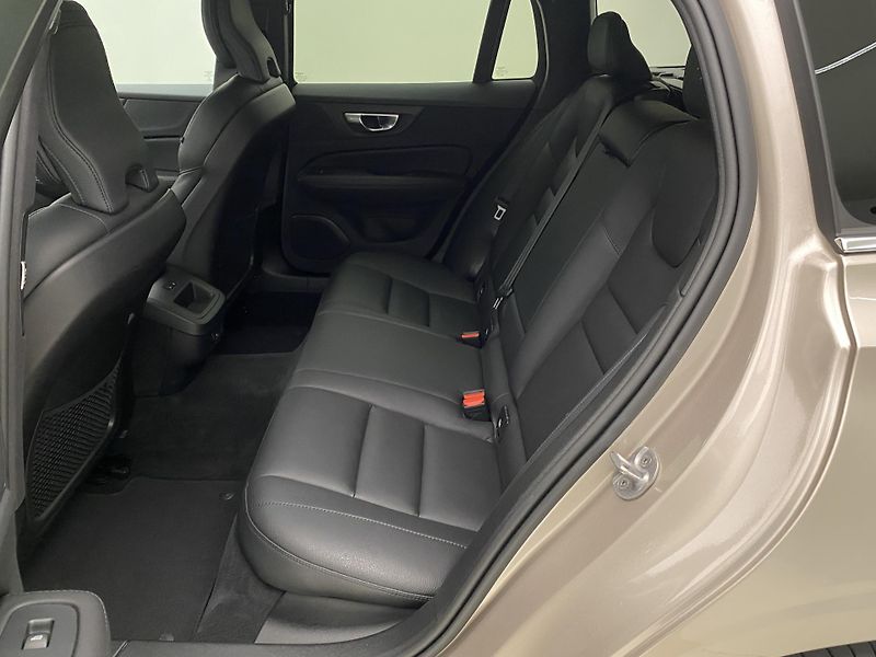 Volvo V60 B4 CORE AUT CZ - fotka 5 z 58