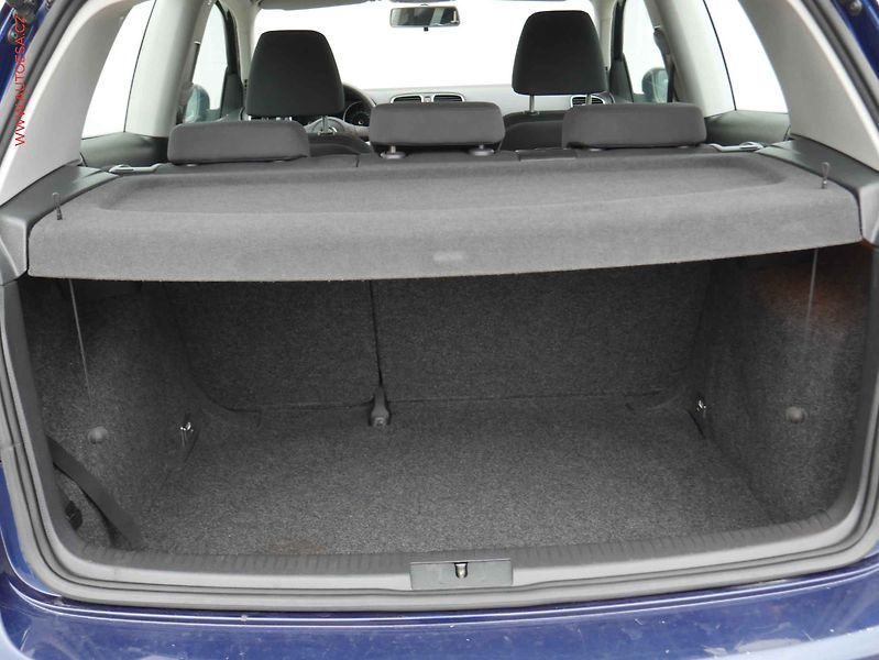 Volkswagen Golf (2009) 1.4i, AC, výhřev sed - fotka 7 z 14