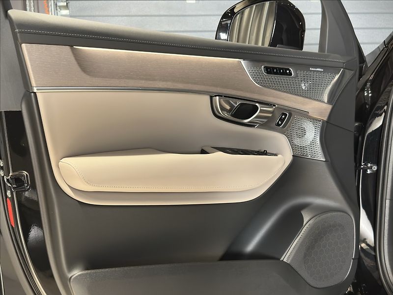 Volvo XC90 (2026) 2,0 T8  Ultra Bright - fotka 18 z 22
