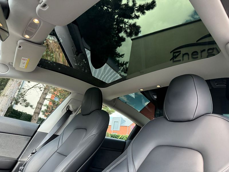 Tesla Model 3 Long Range AWD REZERVACE - fotka 12 z 38
