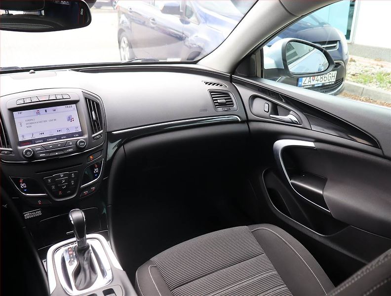 Opel Insignia (2016) 2.0 CDTI, 4X4, Automat - fotka 8 z 20