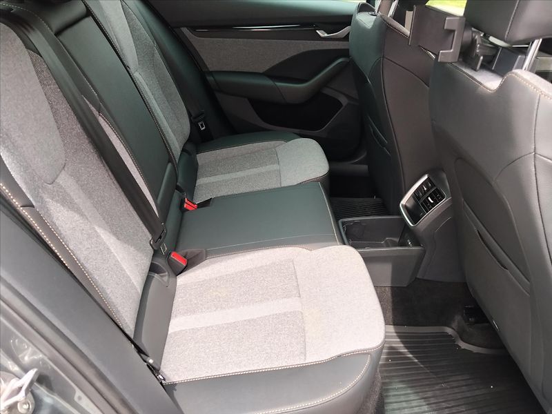 Škoda Octavia 1,5   M-HEV TOP SELECTION 110k - fotka 20 z 31