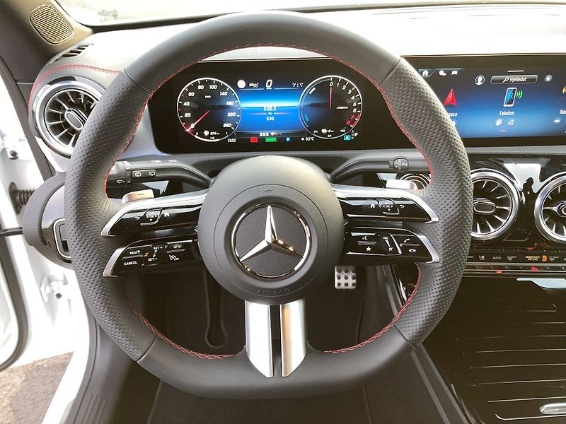 Mercedes-Benz CLA 250 e AMG Shooting Brake - fotka 15 z 25