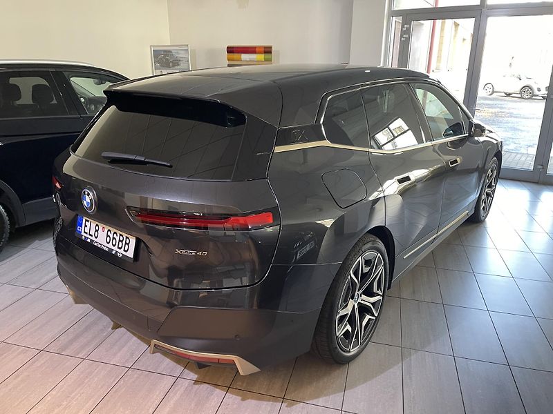 BMW iX (2022) XDrive 40 - fotka 5 z 30