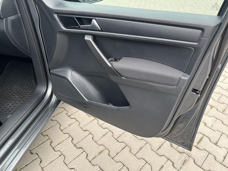 Volkswagen Caddy (2018) MAXI 2,0TDi 7 míst pěkný stav! - fotka 28 z 42
