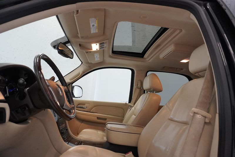 Cadillac Escalade 6,2I V8 4WD AUT. - fotka 27 z 32