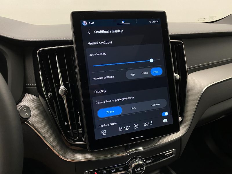 Volvo XC60 T8 AWD RECHARGE BLACK EDITION - fotka 54 z 61