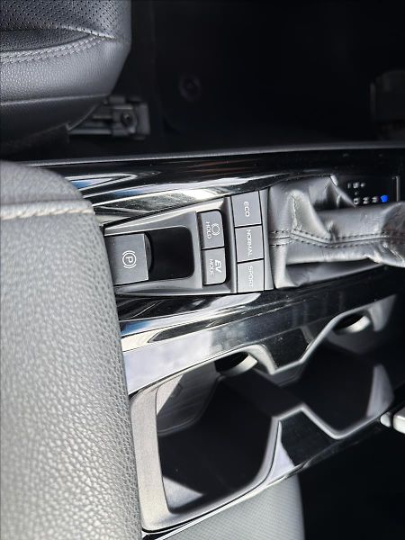 Toyota Camry 2,5 - fotka 29 z 36