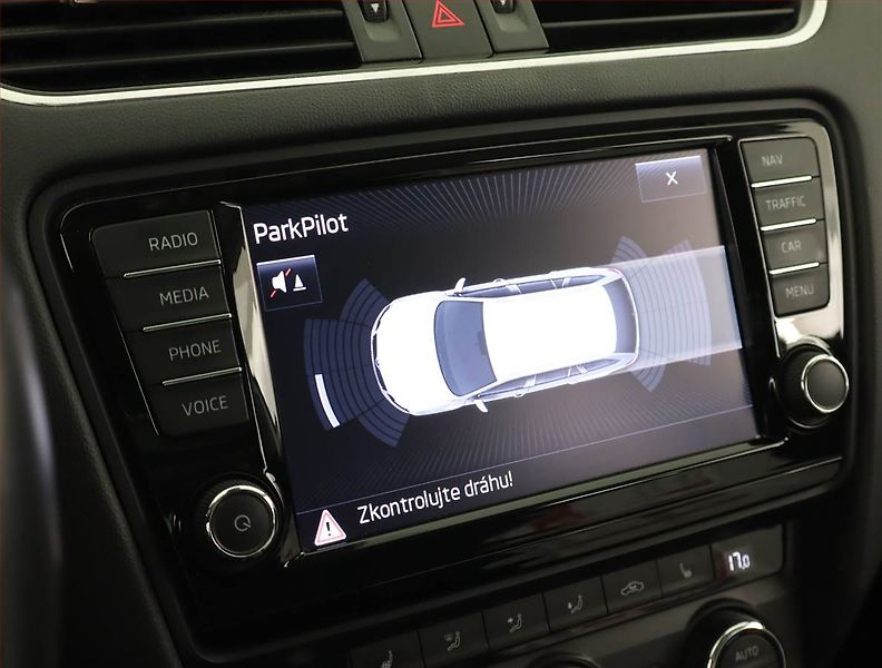 Škoda Octavia (2014) Elegance 1.6 TDI, Navi, Xenony - fotka 21 z 23
