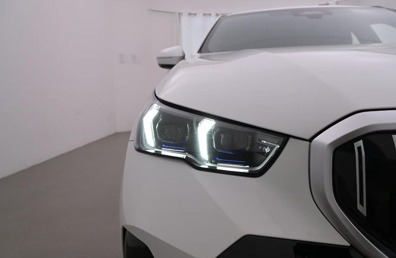 BMW i5 eDrive40 Touring M SoH 97% Taž - fotka 25 z 26