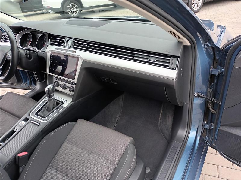 Volkswagen Passat 2,0 TDI,110kw,LED,SERVIS,TAŽNÉ - fotka 26 z 49