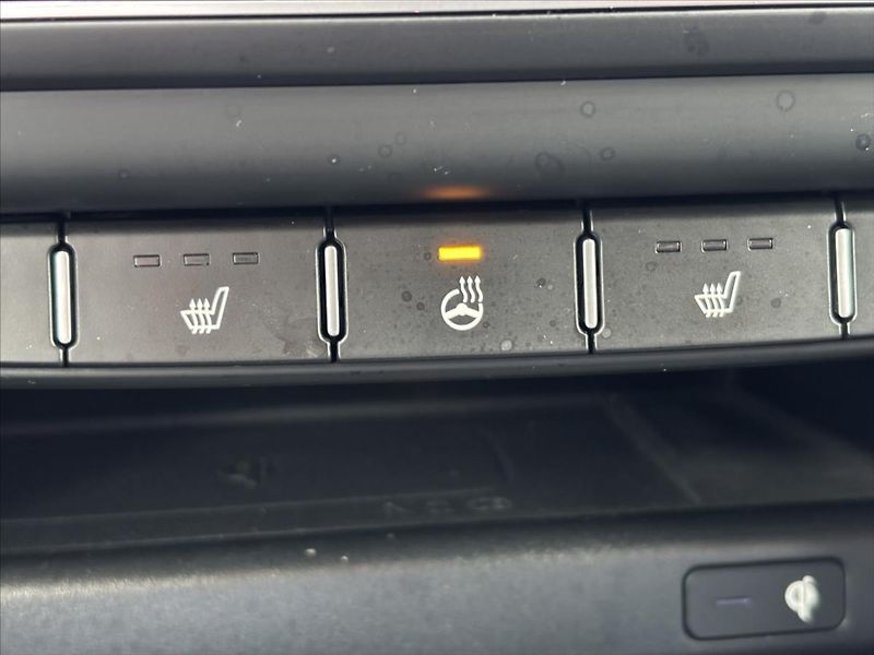 Kia Ceed 1,5 TGDi 118kW TOP ZÁRUKA NAVI - fotka 27 z 40