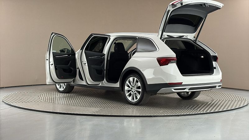 Škoda Octavia 2.0 TDI DSG 4x4 Scout Combi - fotka 7 z 27