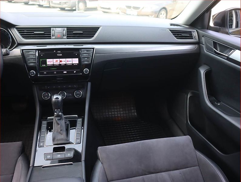 Škoda Superb (2017) 2.0 TDI, Automat, Kůže, Navi - fotka 8 z 21