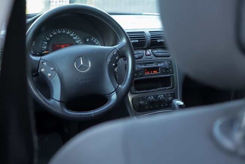 Mercedes-Benz Třídy C (2002) C 220 CDI Avantgarde - fotka 17 z 18