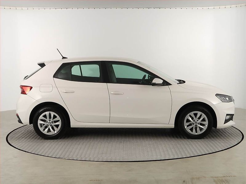 Škoda Fabia (2023) 1.0 TSI, Tempomat - fotka 6 z 17