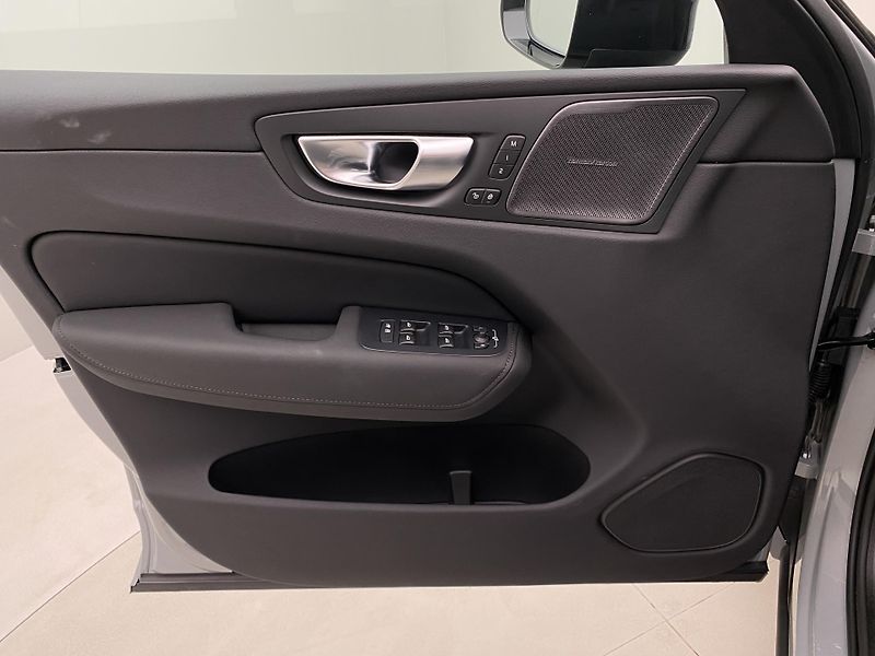 Volvo XC60 T8 AWD RECHARGE DARK ULTRA CZ - fotka 7 z 61