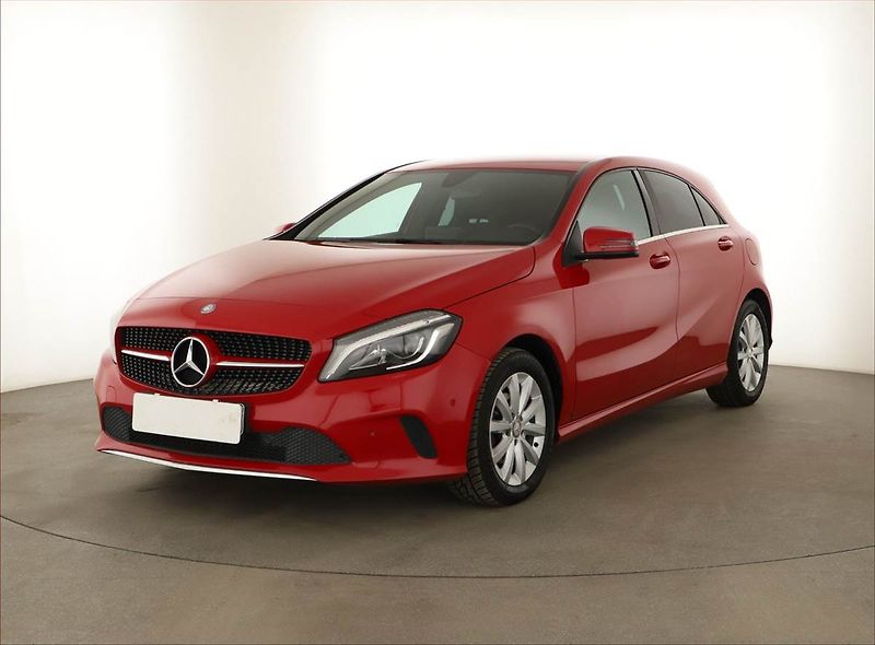 Mercedes-Benz Třídy A (2016) A 180 d, Automat, Kůže, Navi - fotka 2 z 19