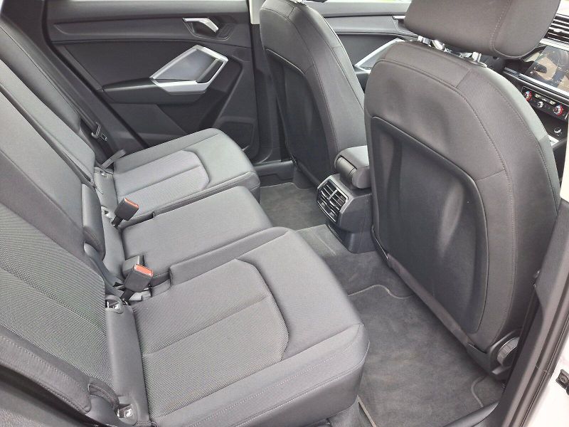 Audi Q3 (2024) Advanced S-Tronic 1,5TFSi 110k - fotka 15 z 35