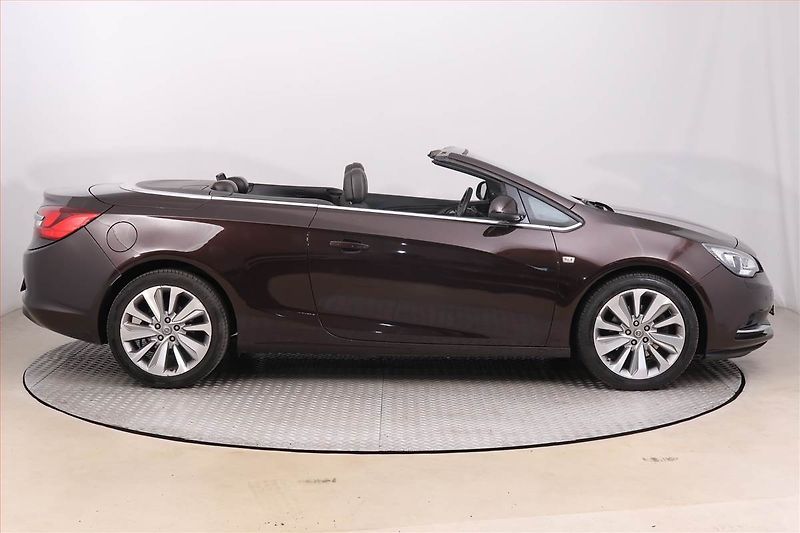 Opel Cascada (2015) 1.6 SIDI Turbo, Kůže, Navi - fotka 6 z 18
