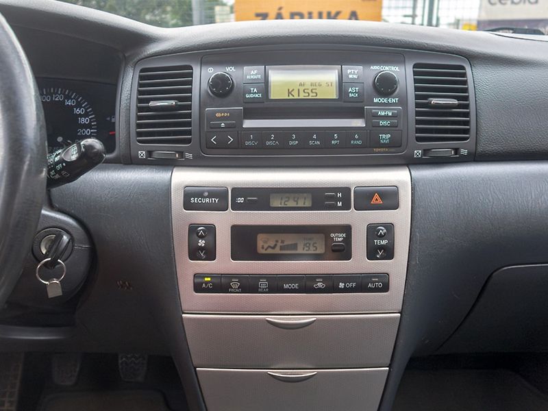 Toyota Corolla (2003) ČR 1.6i 16V 81KW – 2x PNEU - fotka 18 z 36