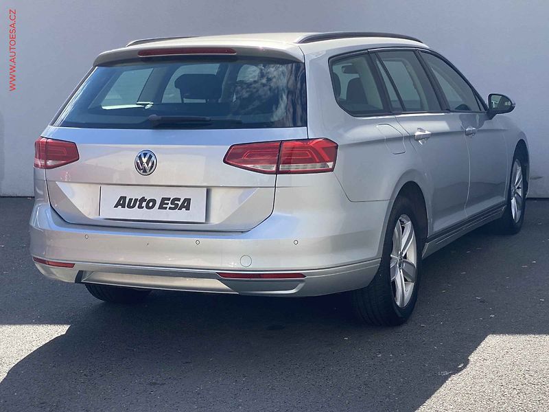Volkswagen Passat (2017) 1.6 TDi, AAC, tempo - fotka 4 z 16