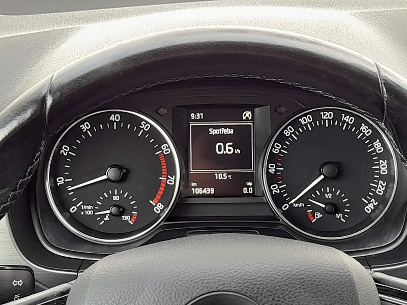 Škoda Fabia Style 1.2 TSI 81kW 6MP - fotka 19 z 20