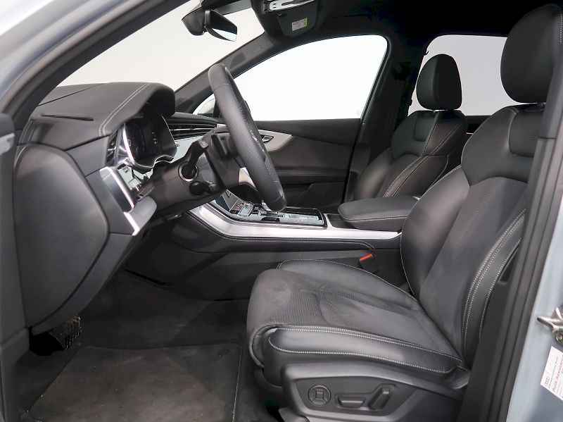 Audi Q7 (2025) S-LINE 60 TFSI e QUATTRO - fotka 13 z 35