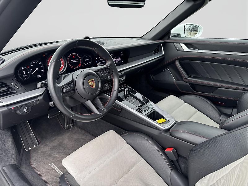 Porsche 911 Turbo S Cabriolet - fotka 13 z 28