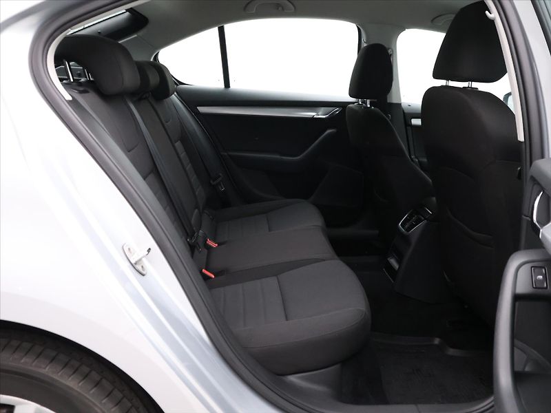 Škoda Octavia 1,4 TSI 110kW Style Aut.klima - fotka 13 z 27
