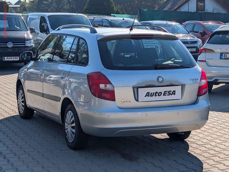 Škoda Fabia (2009) 1.4i, ČR, Elegance - fotka 4 z 18