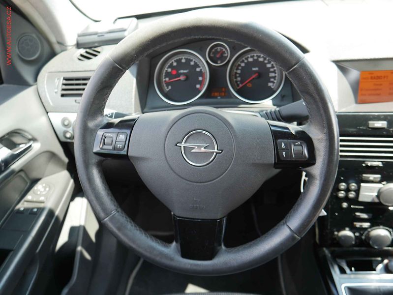 Opel Astra (2008) 1.6i, AC - fotka 11 z 17