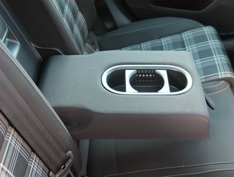 Volkswagen Golf (2016) 2.0 TDI GTD, Automat - fotka 20 z 21