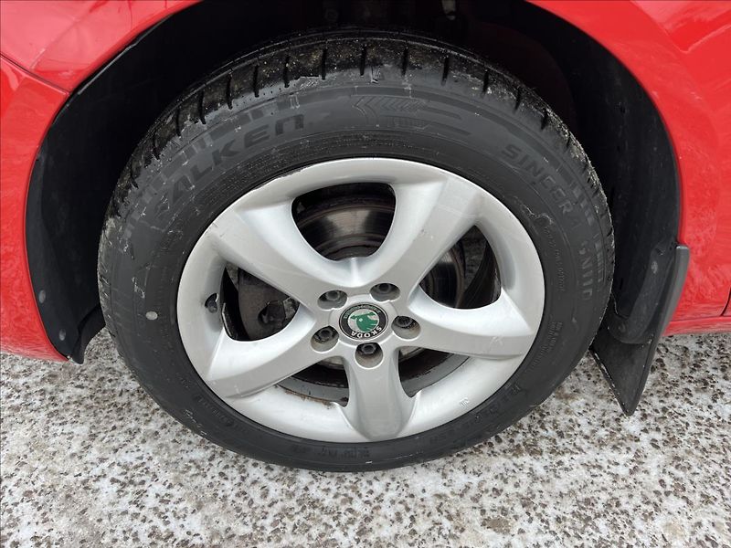 Škoda Fabia 1,2 TSi KLIMA 2x KOLA STK 1/28 - fotka 32 z 32