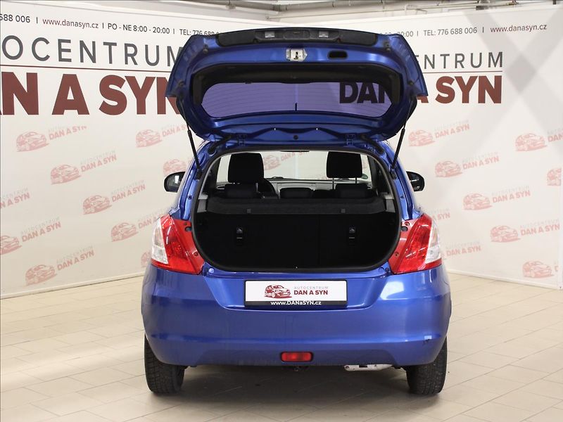 Suzuki Swift 1,2 i 4x4 pěkný stav, serv.kni - fotka 7 z 27
