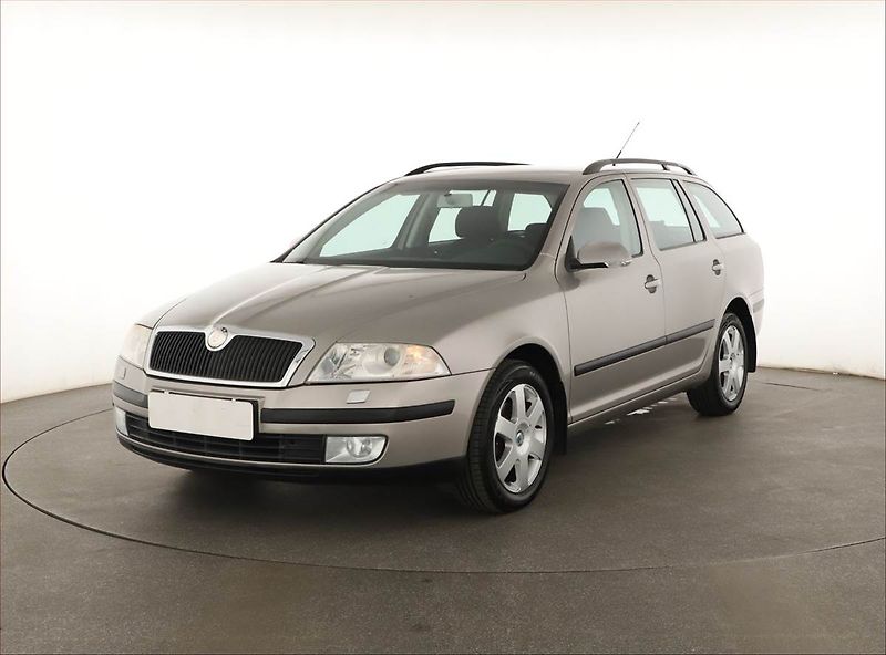Škoda Octavia (2008) Elegance 1.9 TDI, Serv.kniha - fotka 2 z 13
