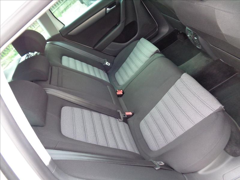 Volkswagen Passat 2,0 - fotka 16 z 17