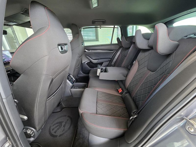 Škoda Octavia Combi DSG 2,0 TSi 195 kW RS - fotka 19 z 24
