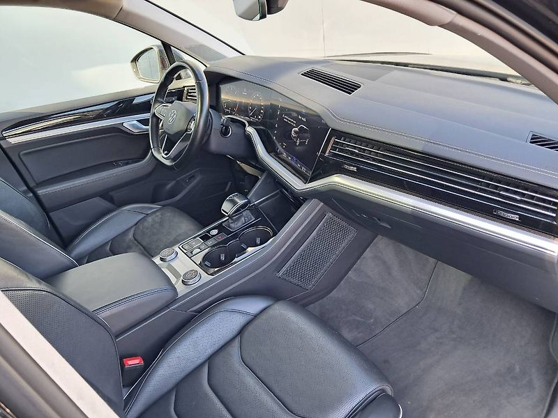 Volkswagen Touareg (2021) ELEGANCE V6 3.0 TDI / 210 kW 4 - fotka 21 z 35