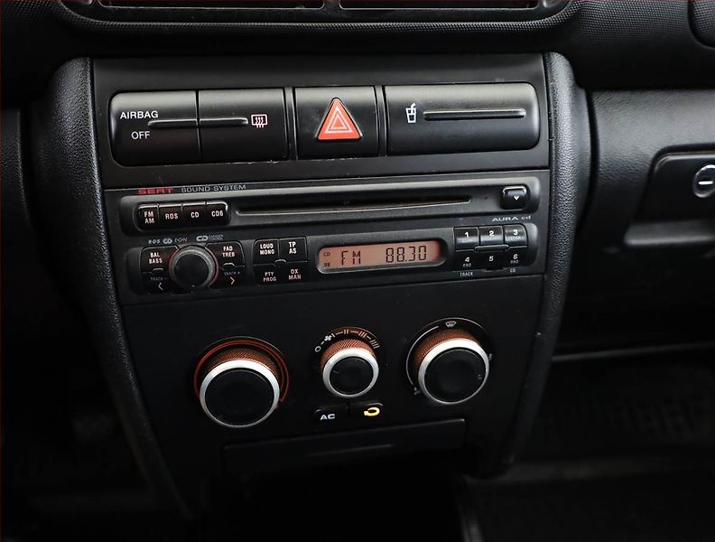 Seat Leon (2005) 1.4, po STK, Klima, zamluveno - fotka 9 z 11