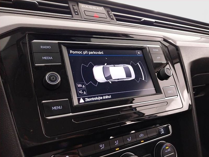 Volkswagen Passat (2019) 1.5 TSI, Tempomat - fotka 23 z 24