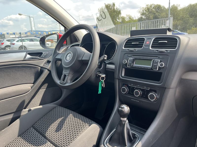 Volkswagen Golf (2009) 1.4i-59 kW - fotka 9 z 10