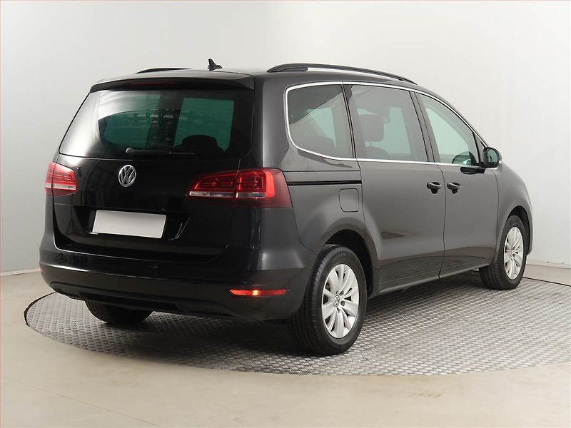 Volkswagen Sharan (2018) 2.0 TDI BMT, Automat, Navi - fotka 5 z 18
