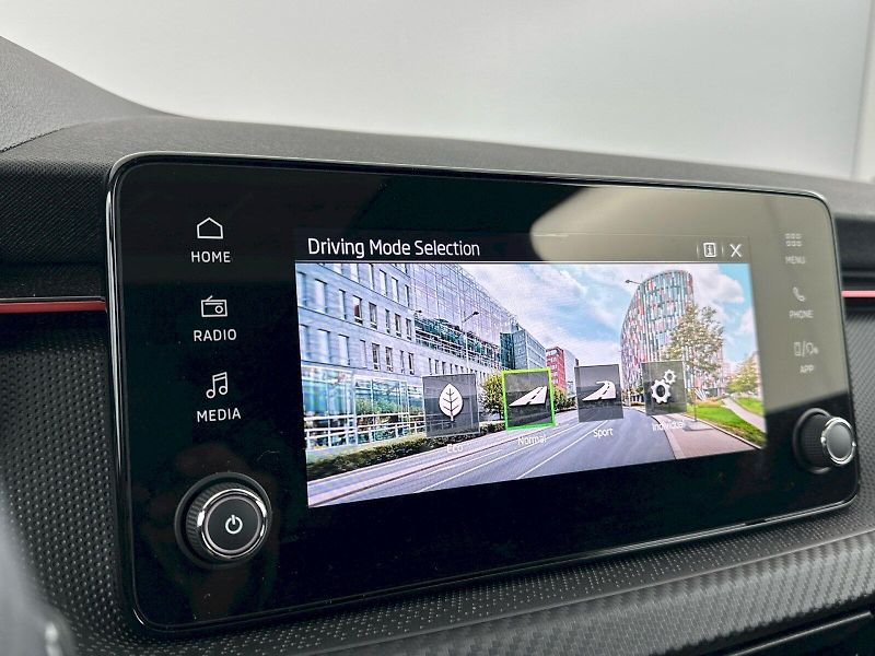 Škoda Kamiq (2025) DSG 1.0TSI 85kW Monte Carlo - fotka 12 z 33