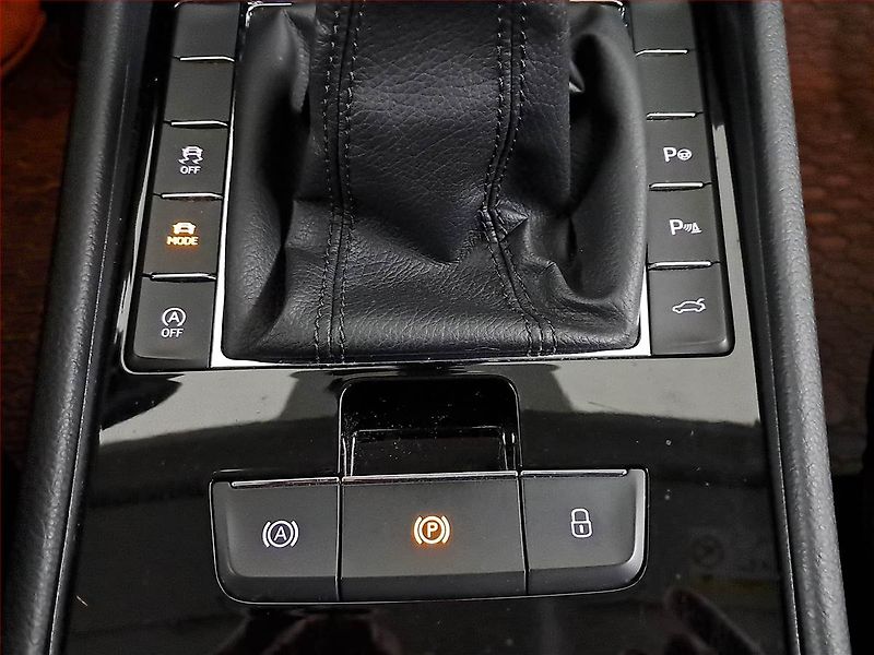 Škoda Superb (2017) Laurin&Klement 2.0 TDI, Kůže - fotka 16 z 19
