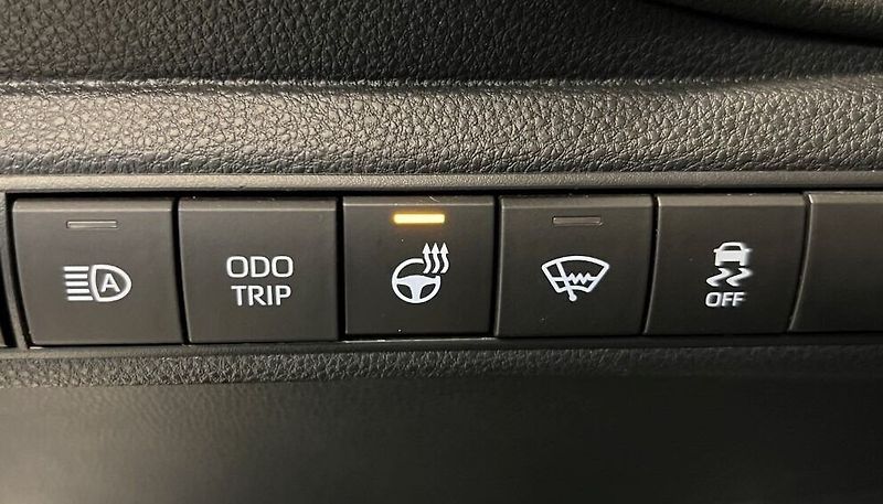 Toyota Corolla 1,8 Hybrid AT Comfort Business - fotka 7 z 17