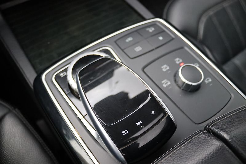 Mercedes-Benz GLS 350D 4MATIC AMG PAKET 190kW - fotka 33 z 50