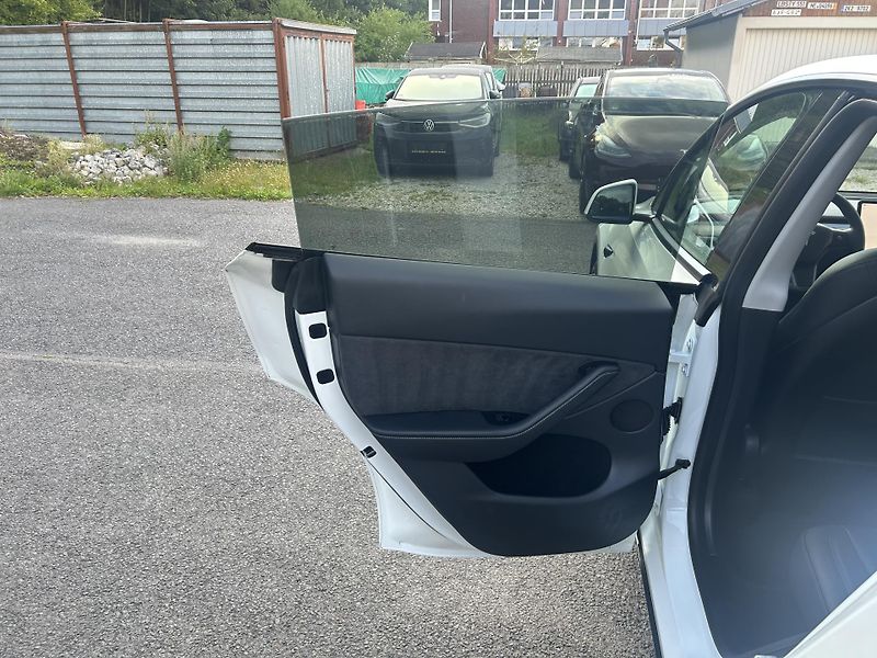 Tesla Model Y ZAMLUVENO ! TZ 94,1% - fotka 42 z 49