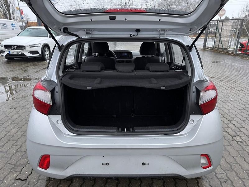 Hyundai i10 1.0i 49 kW klima, serviska - fotka 8 z 17